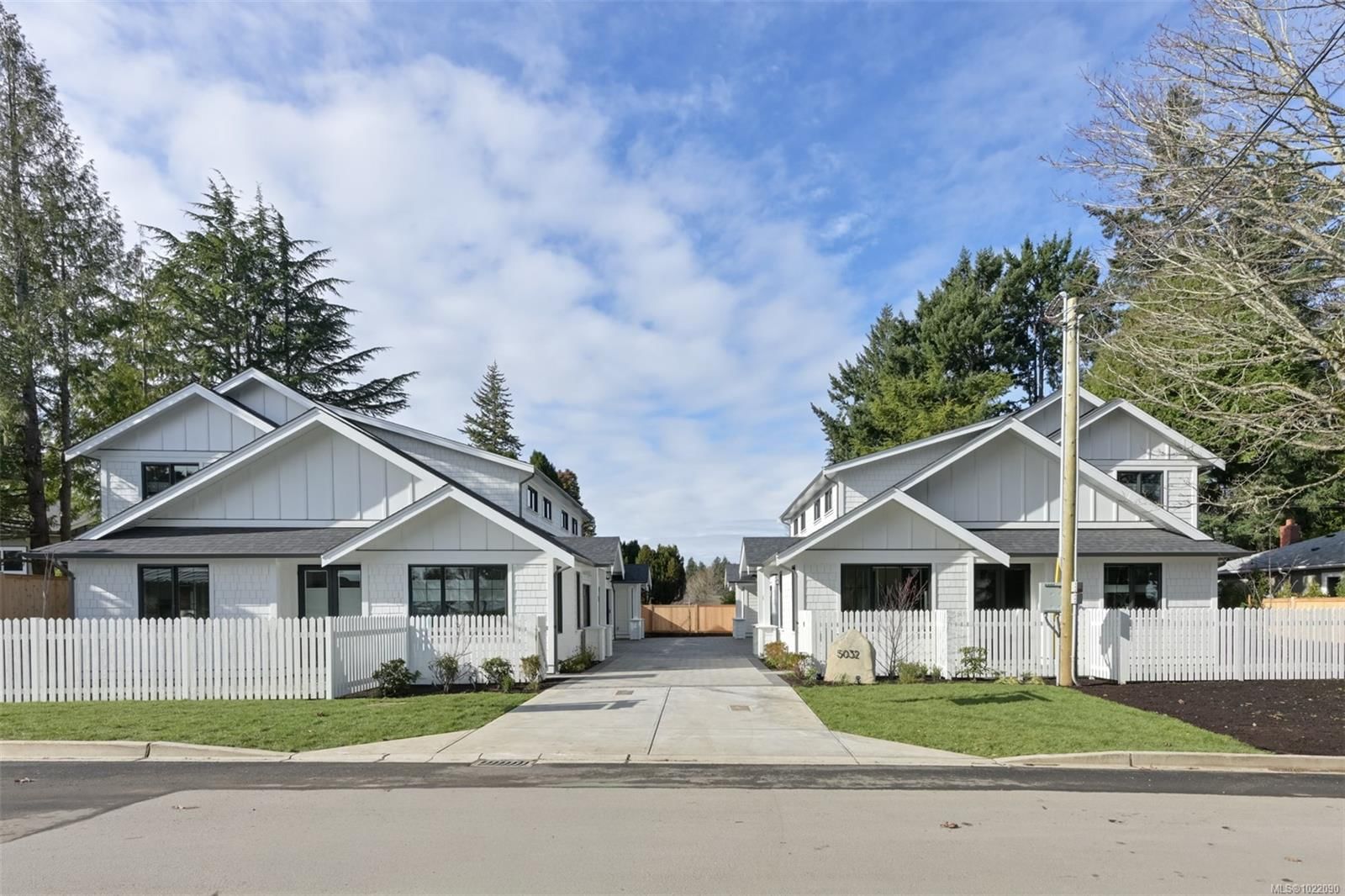 {"zip":"V8Y 1Z4","area":"Capital Regional District","city":"Saanich","state":"BC","country":null,"district":null,"addressKey":"35032wesleyroadsaanich","streetName":"Wesley","unitNumber":"3","neighborhood":"SE Cordova Bay","streetNumber":"5032","streetSuffix":"Rd","communityCode":null,"streetDirection":null,"majorIntersection":null,"streetDirectionPrefix":null}