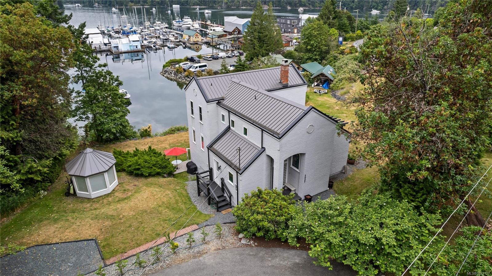 {"zip":"V9L 5Y6","area":"North Cowichan, Municipality of","city":"Duncan","state":"BC","country":null,"district":null,"addressKey":"5025genoabayroadduncan","streetName":"Genoa Bay","unitNumber":null,"neighborhood":"Du East Duncan","streetNumber":"5025","streetSuffix":"Rd","communityCode":null,"streetDirection":null,"majorIntersection":null,"streetDirectionPrefix":null}