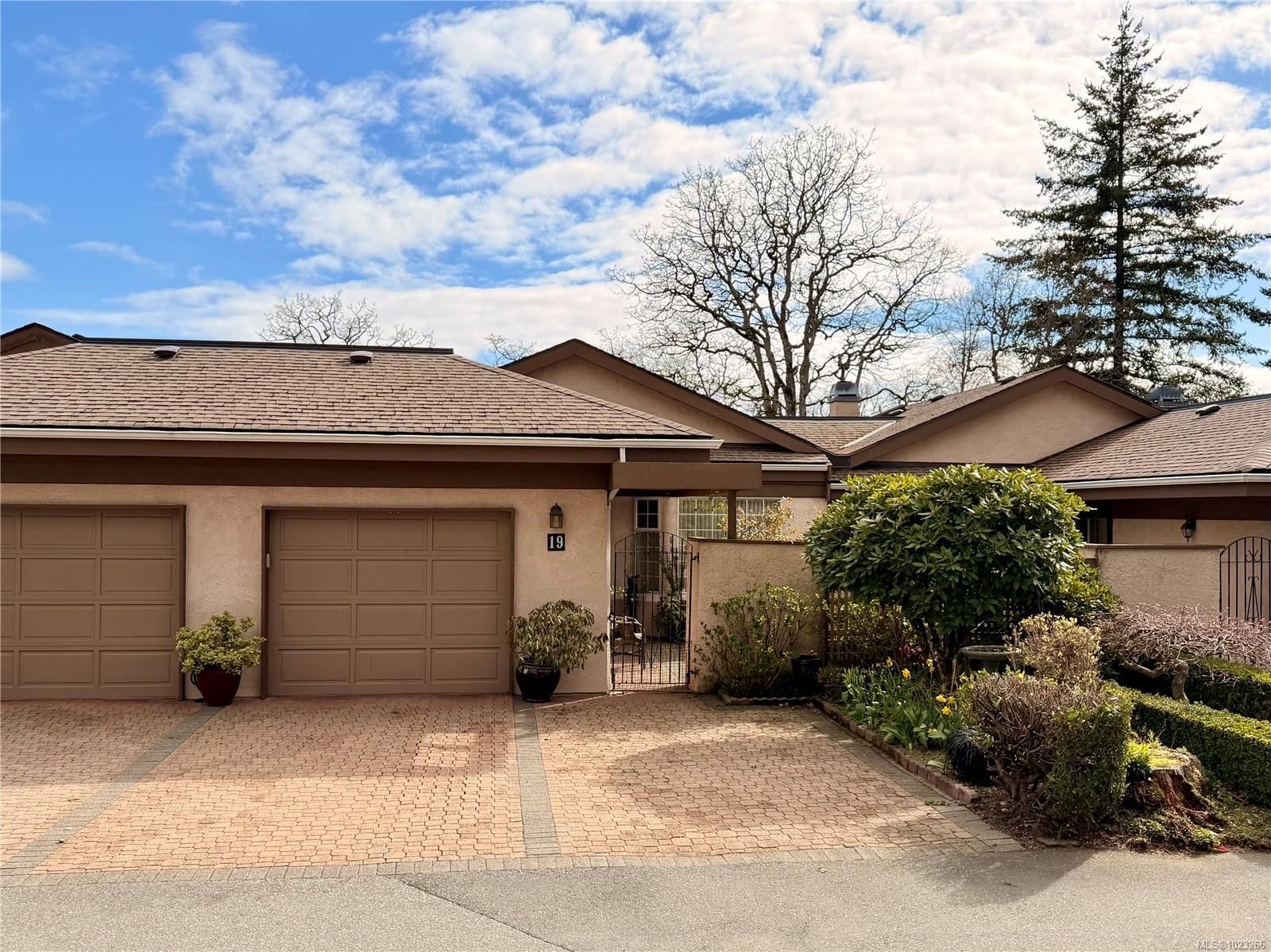 19 901 Kentwood Lane