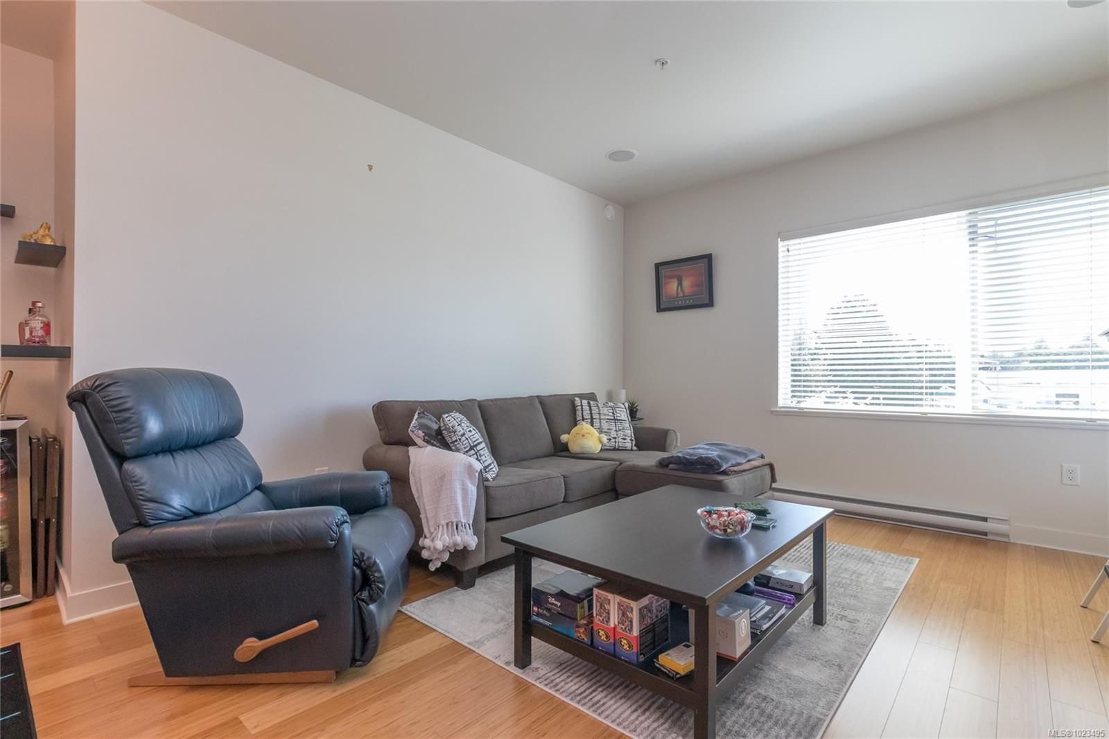 205 4394 West Saanich Rd property photo