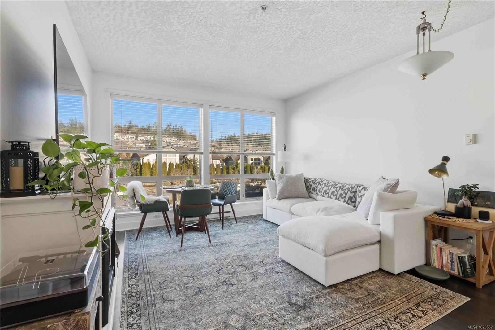 {"zip":"V9C 0C3","area":"Capital Regional District","city":"Colwood","state":"BC","country":null,"district":null,"addressKey":"303627brooksideroadcolwood","streetName":"Brookside","unitNumber":"303","neighborhood":"Latoria Walk","streetNumber":"627","streetSuffix":"Rd","communityCode":null,"streetDirection":null,"majorIntersection":null,"streetDirectionPrefix":null}