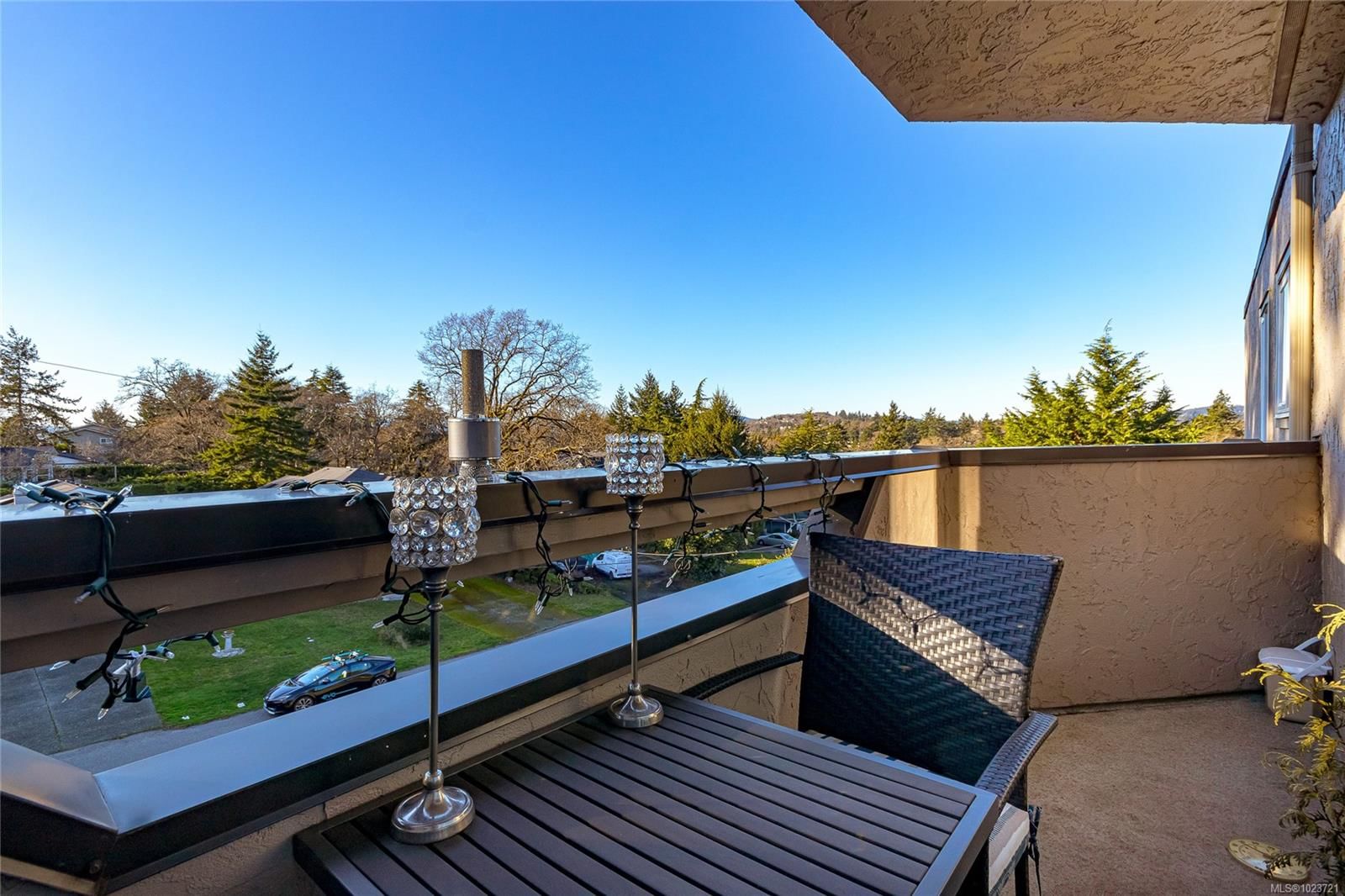 405 3800 Quadra St