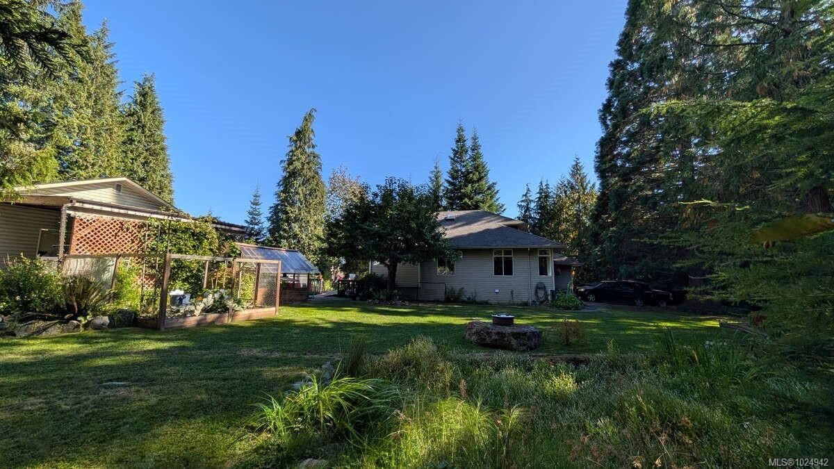 {"zip":"V0R 2G0","area":"Lake Cowichan, Town of","city":"Lake Cowichan","state":"BC","country":null,"district":null,"addressKey":"100elkroadlakecowichan","streetName":"Elk","unitNumber":null,"neighborhood":"Du Lake Cowichan","streetNumber":"100","streetSuffix":"Rd","communityCode":null,"streetDirection":null,"majorIntersection":null,"streetDirectionPrefix":null}