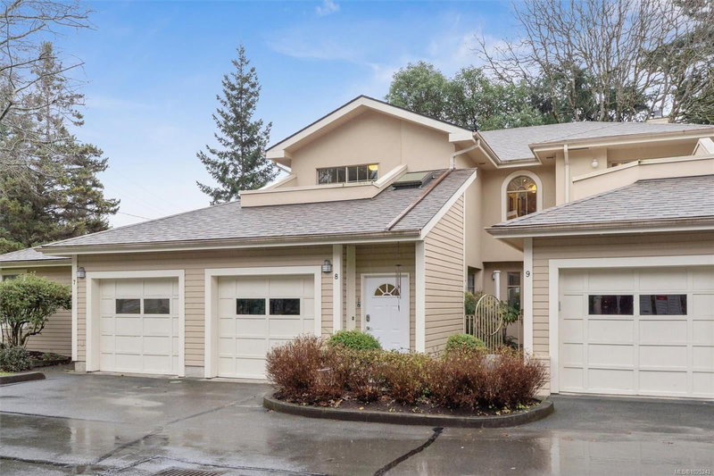 909 Admirals Rd #8, Esquimalt, British Columbia