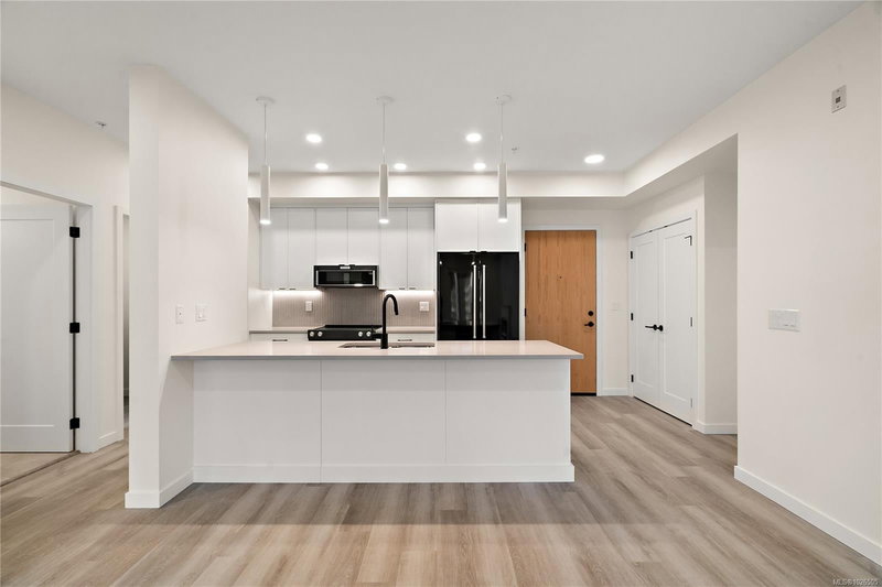 610 Lampson St #304, Esquimalt, British Columbia