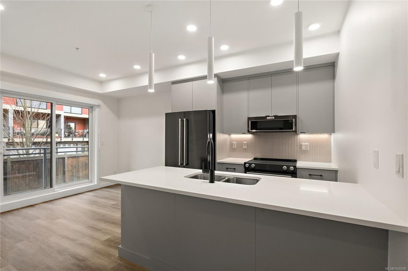 610 Lampson St #305, Esquimalt, British Columbia