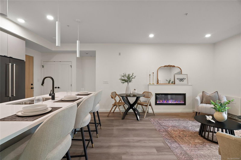 610 Lampson St #404, Esquimalt, British Columbia