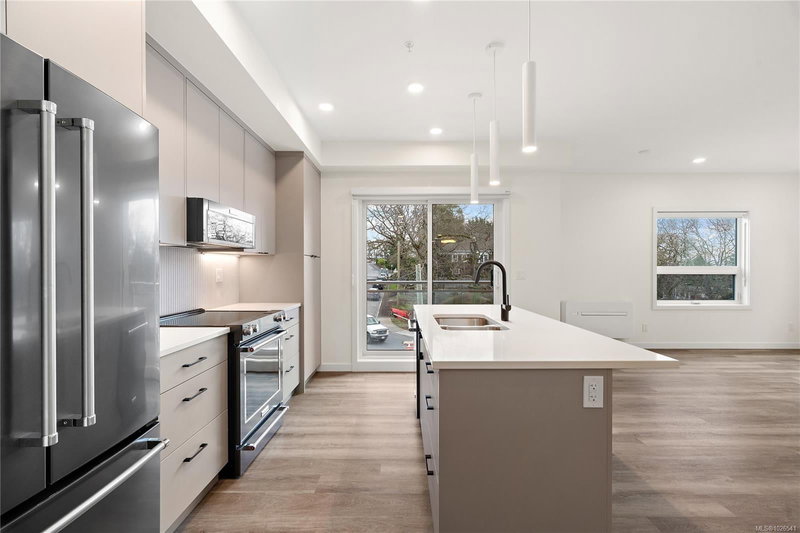 610 Lampson St #407, Esquimalt, British Columbia