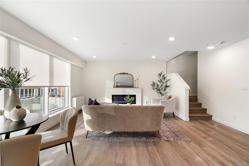 1102 Esquimalt Rd #TH5, Esquimalt, British Columbia