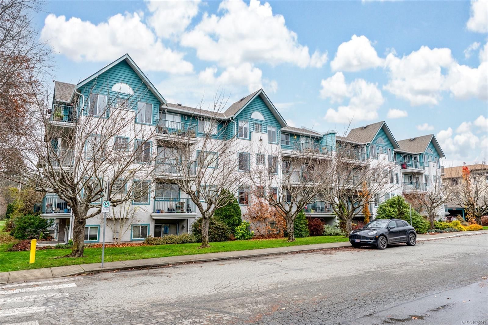 {"zip":"V9L 1R3","area":"Duncan, City of","city":"Duncan","state":"BC","country":null,"district":null,"addressKey":"403275firststreetduncan","streetName":"First","unitNumber":"403","neighborhood":"ON THE PARK","streetNumber":"275","streetSuffix":"St","communityCode":null,"streetDirection":null,"majorIntersection":null,"streetDirectionPrefix":null}