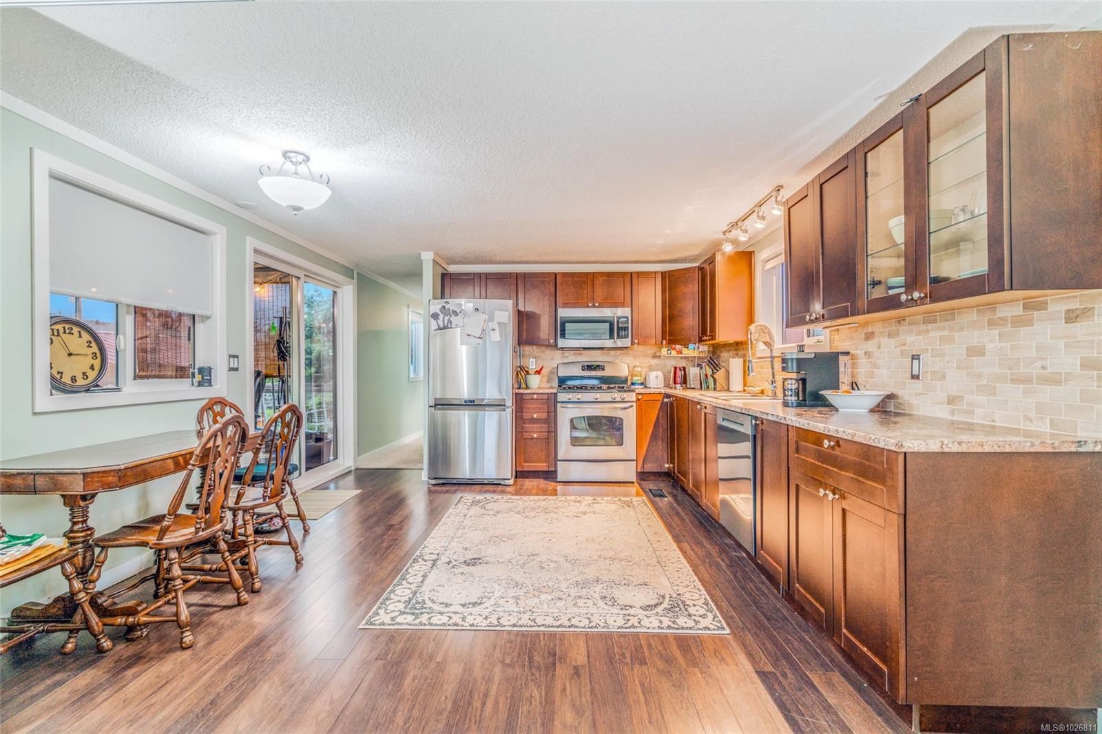 64 6325 Metral Dr property photo