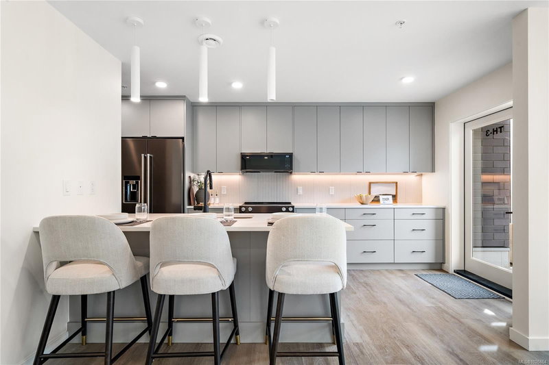 1102 Esquimalt Rd #TH3, Esquimalt, British Columbia