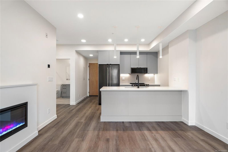 1102 Esquimalt Rd #302, Esquimalt, British Columbia