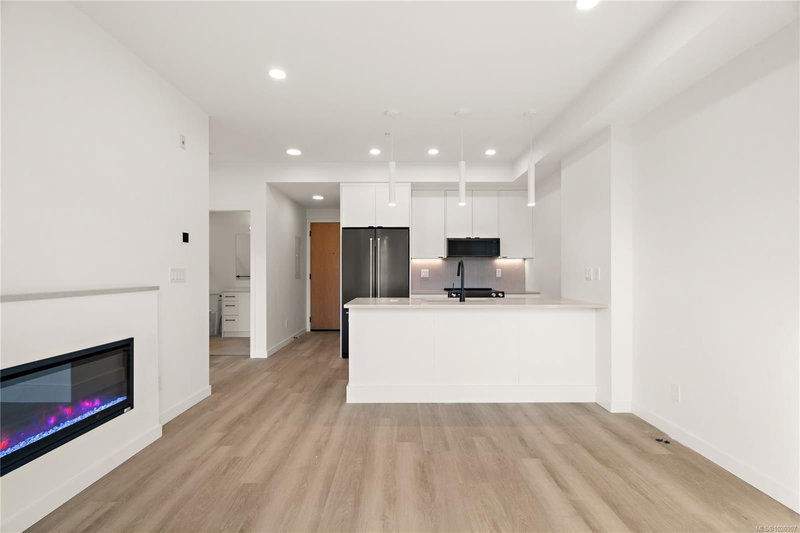 1102 Esquimalt Rd #303, Esquimalt, British Columbia