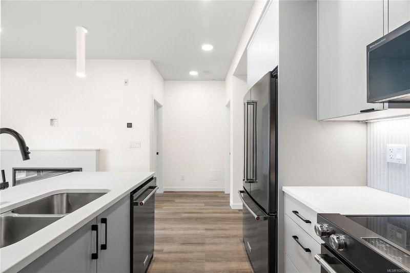 1102 Esquimalt Rd #312, Esquimalt, British Columbia