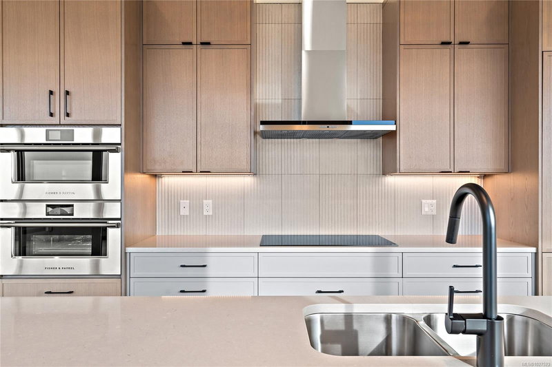 1102 Esquimalt Rd #501, Esquimalt, British Columbia