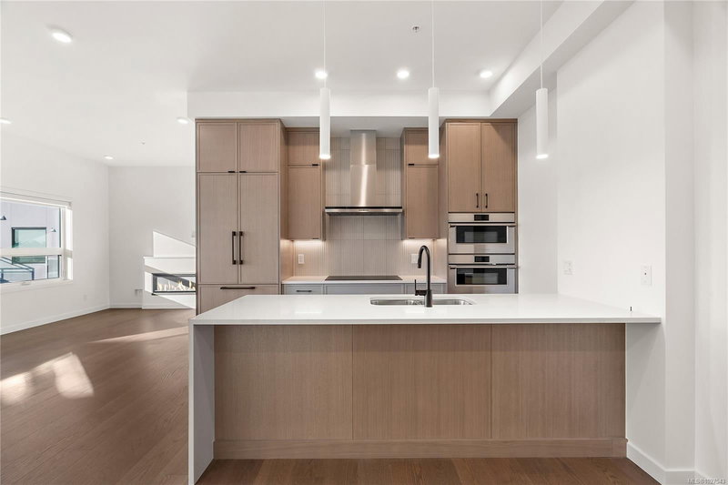 1102 Esquimalt Rd #503, Esquimalt, British Columbia