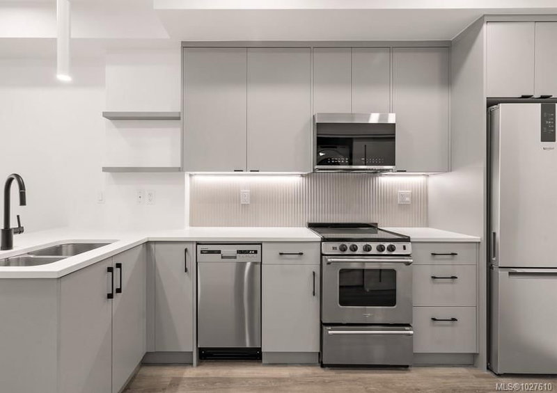 610 Lampson St #308, Esquimalt, British Columbia