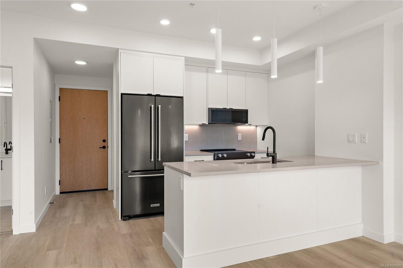 1102 Esquimalt Rd #412, Esquimalt, British Columbia