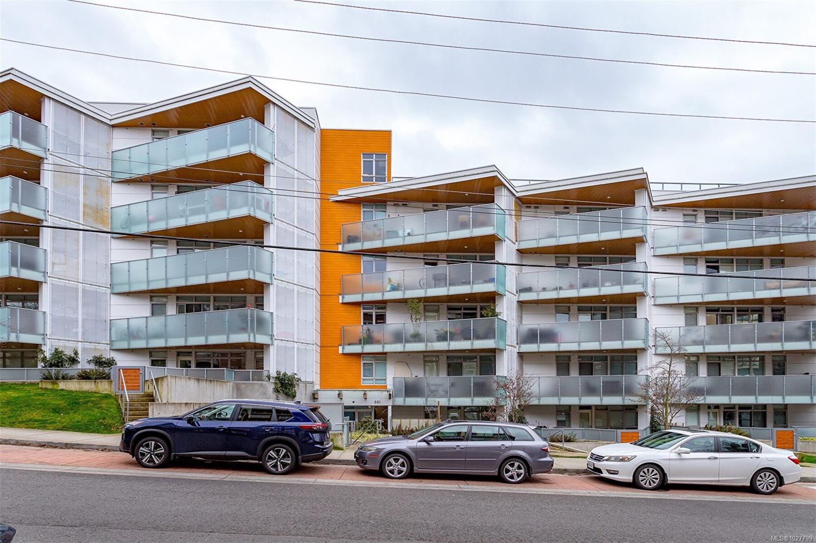 {"zip":"V8P 2L3","area":"Capital Regional District","city":"Saanich","state":"BC","country":null,"district":null,"addressKey":"209881shortstreetsaanich","streetName":"Short","unitNumber":"209","neighborhood":"SE Quadra","streetNumber":"881","streetSuffix":"St","communityCode":null,"streetDirection":null,"majorIntersection":null,"streetDirectionPrefix":null}