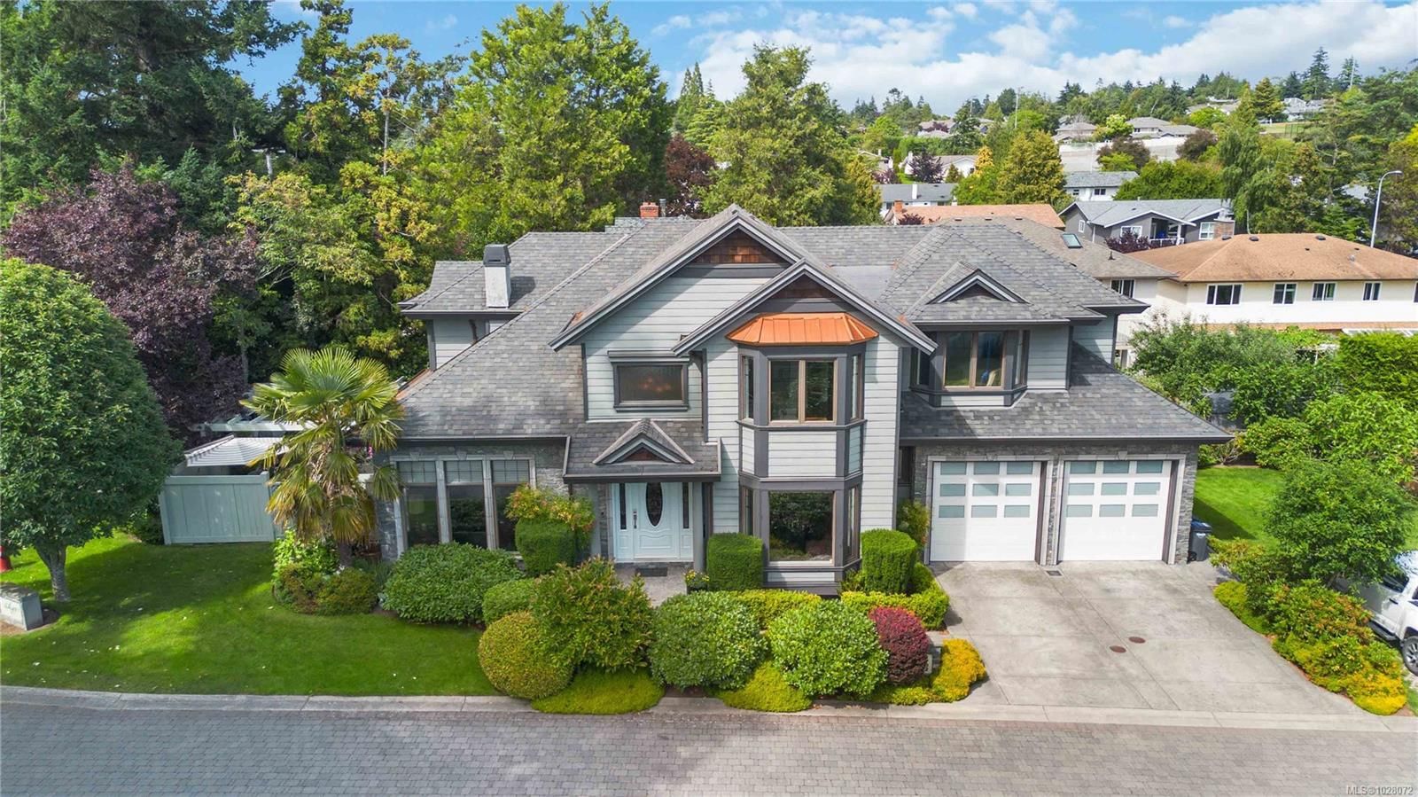{"zip":"V8N 3L2","area":"Capital Regional District","city":"Saanich","state":"BC","country":null,"district":null,"addressKey":"1702desousaplacesaanich","streetName":"De Sousa","unitNumber":null,"neighborhood":"Leauni Estates","streetNumber":"1702","streetSuffix":"Pl","communityCode":null,"streetDirection":null,"majorIntersection":null,"streetDirectionPrefix":null}