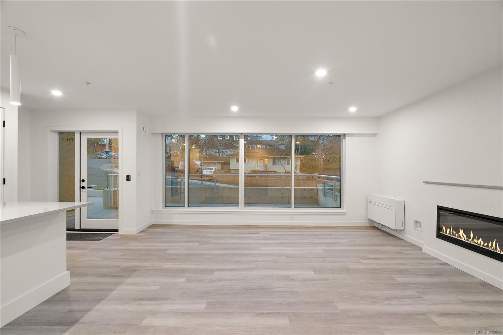 #TH1 – 1102 Esquimalt Rd, Esquimalt