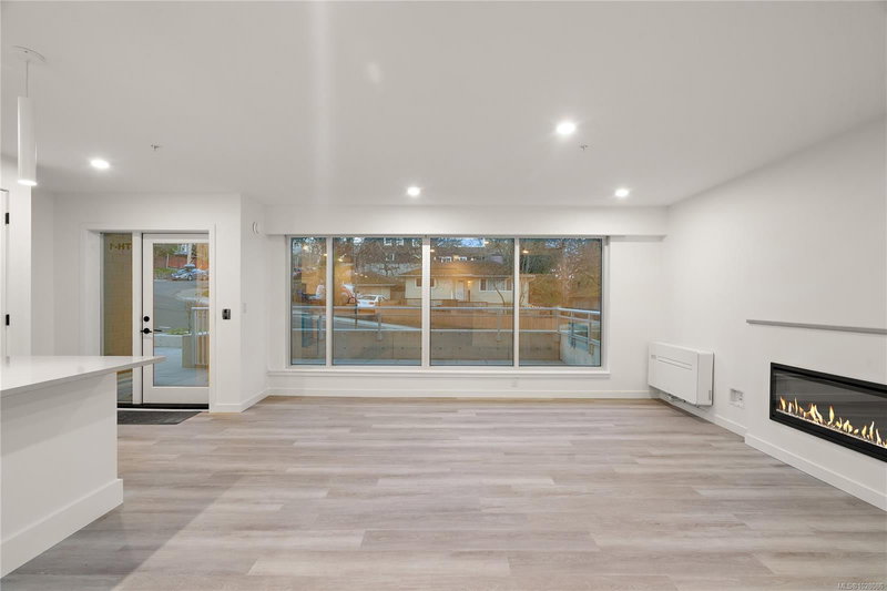 1102 Esquimalt Rd #TH1, Esquimalt, British Columbia