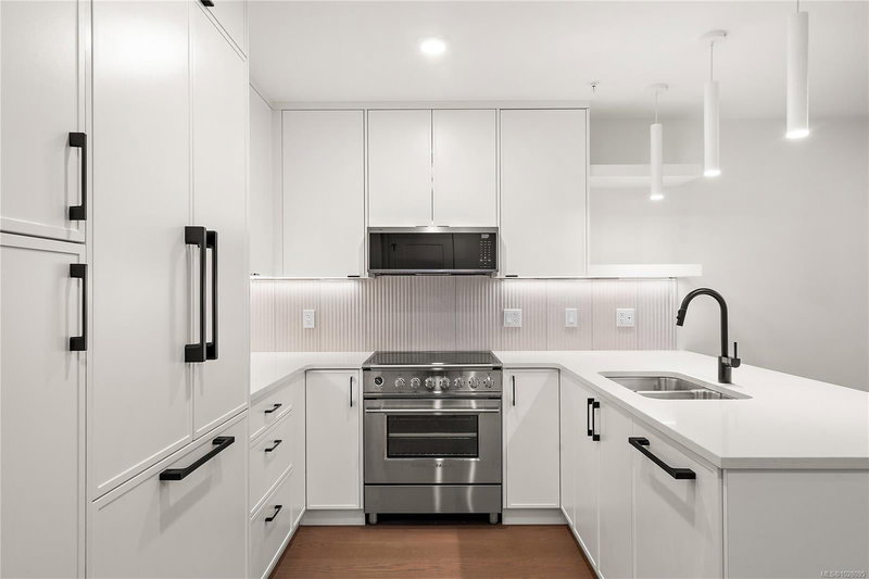 1102 Esquimalt Rd #TH2, Esquimalt, British Columbia