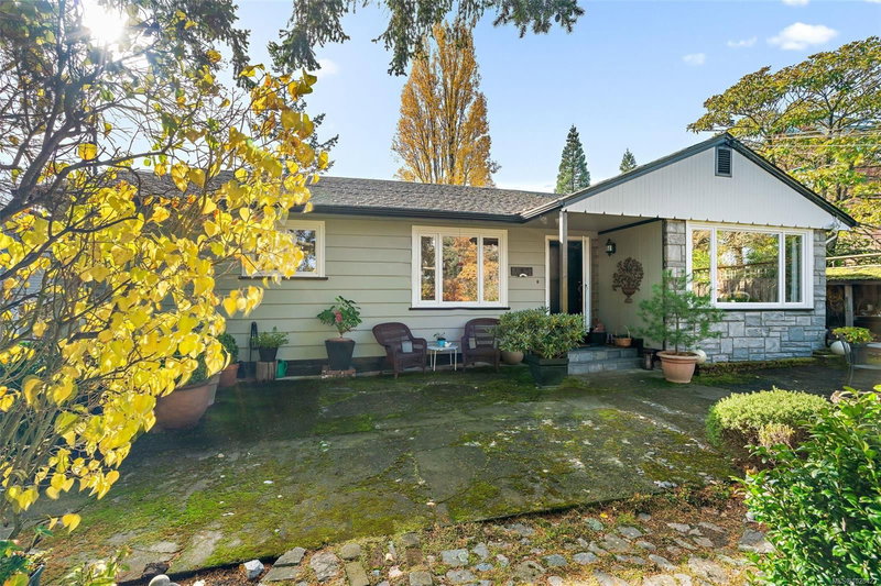 943 Selkirk Ave, Esquimalt, British Columbia