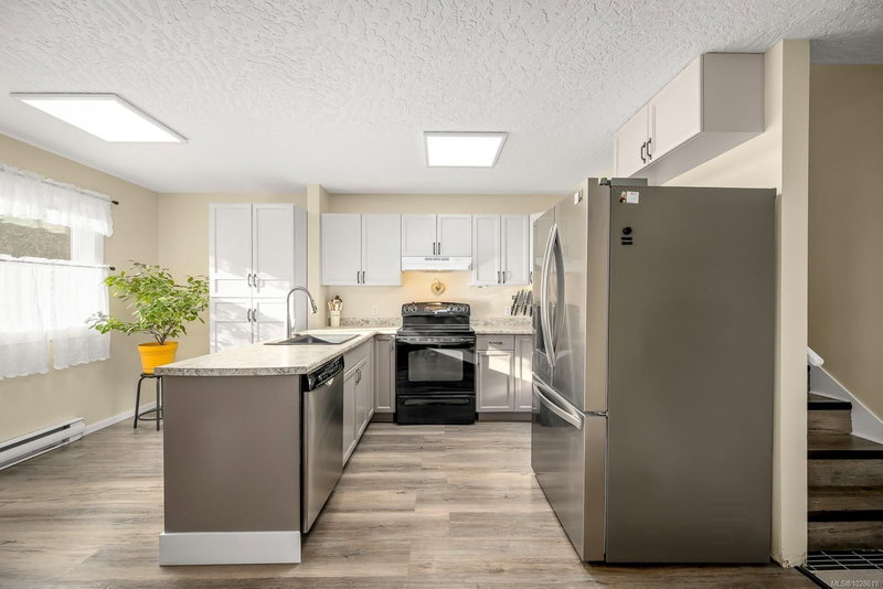 2284 1st St #A, Courtenay, British Columbia