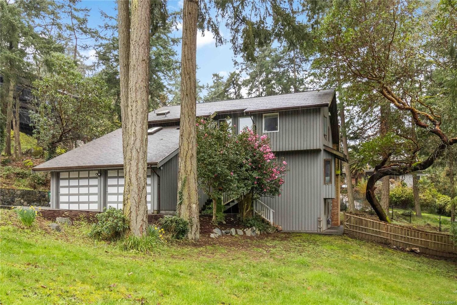 {"zip":"V8N 5X7","area":"Capital Regional District","city":"Saanich","state":"BC","country":null,"district":null,"addressKey":"2753arbutusroadsaanich","streetName":"Arbutus","unitNumber":null,"neighborhood":"SE Ten Mile Point","streetNumber":"2753","streetSuffix":"Rd","communityCode":null,"streetDirection":null,"majorIntersection":null,"streetDirectionPrefix":null}