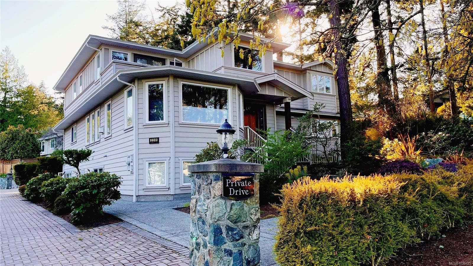 {"zip":"V8N 6N7","area":"Capital Regional District","city":"Saanich","state":"BC","country":null,"district":null,"addressKey":"2201arbutuscovelanesaanich","streetName":"ARBUTUS COVE","unitNumber":null,"neighborhood":"SE Arbutus","streetNumber":"2201","streetSuffix":"Lane","communityCode":null,"streetDirection":null,"majorIntersection":null,"streetDirectionPrefix":null}