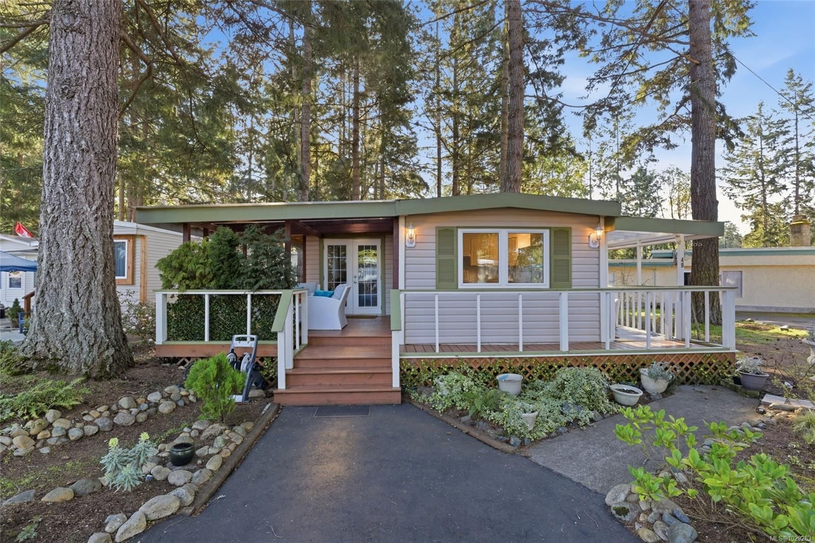 49 1247 Arbutus Rd