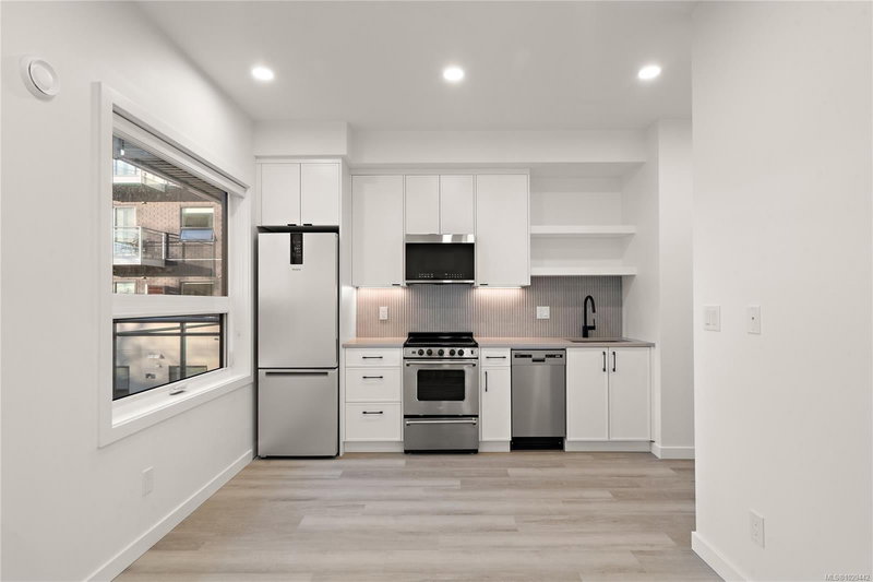 1102 Esquimalt Rd #205, Esquimalt, British Columbia