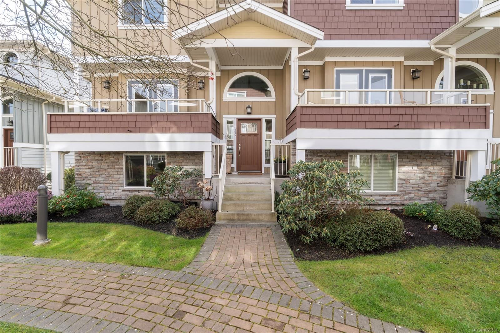 560 Heatherdale Lane
