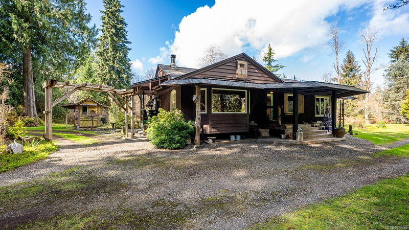 8131 Macartney Dr, Fanny Bay, British Columbia