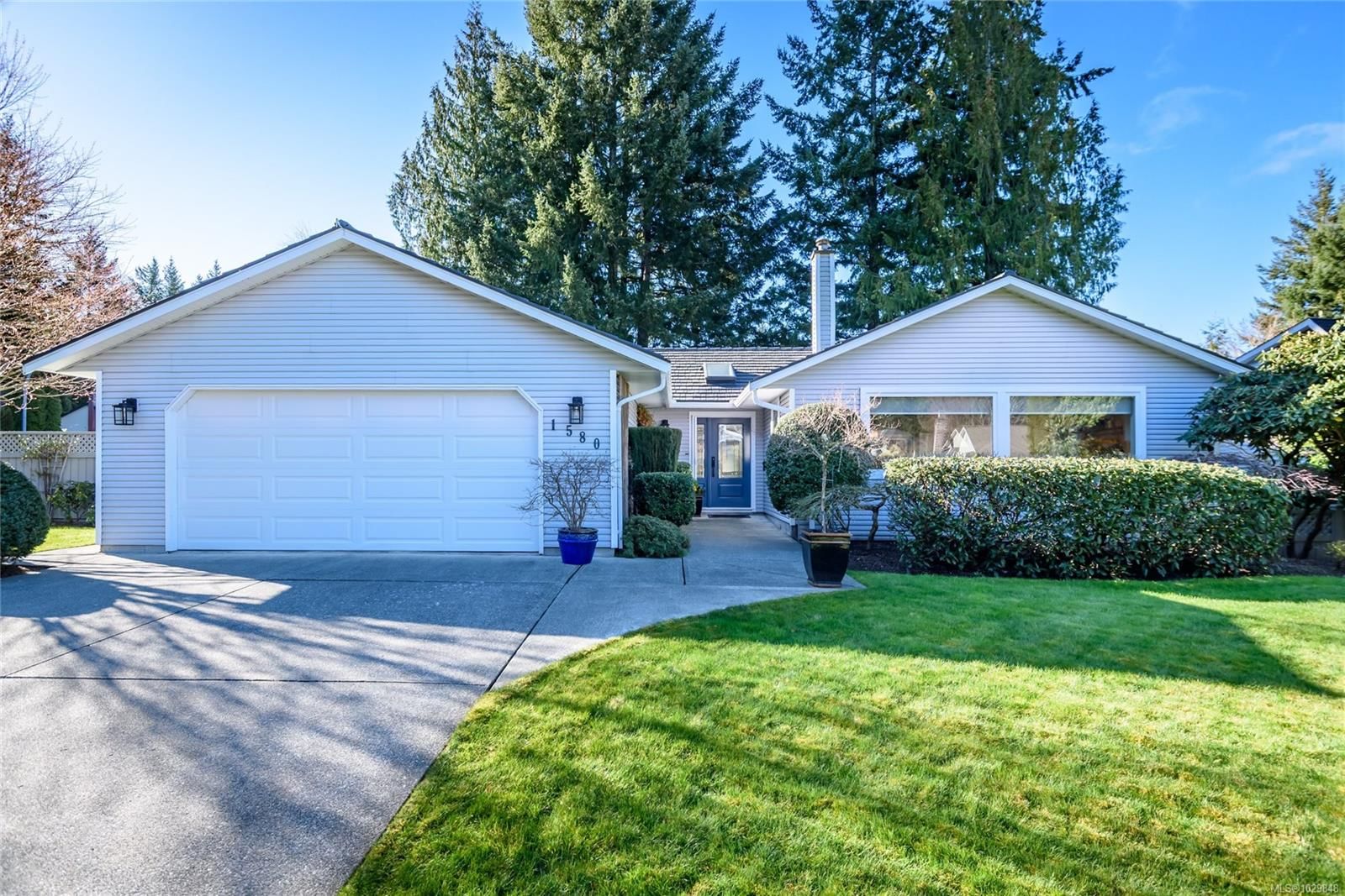 {"zip":"V9M 1B4","area":"Comox, Town of","city":"Comox","state":"BC","country":null,"district":null,"addressKey":"1580beaconsfieldcrescentcomox","streetName":"Beaconsfield","unitNumber":null,"neighborhood":"CV Comox (Town of)","streetNumber":"1580","streetSuffix":"Cres","communityCode":null,"streetDirection":null,"majorIntersection":null,"streetDirectionPrefix":null}