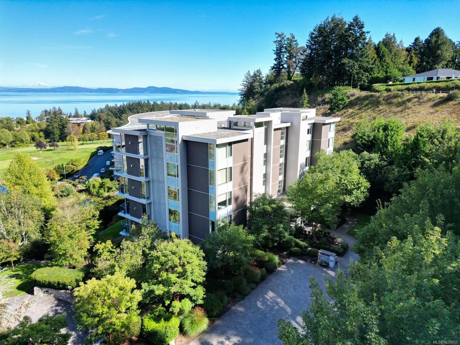 302 738 Sayward Hill Terr
