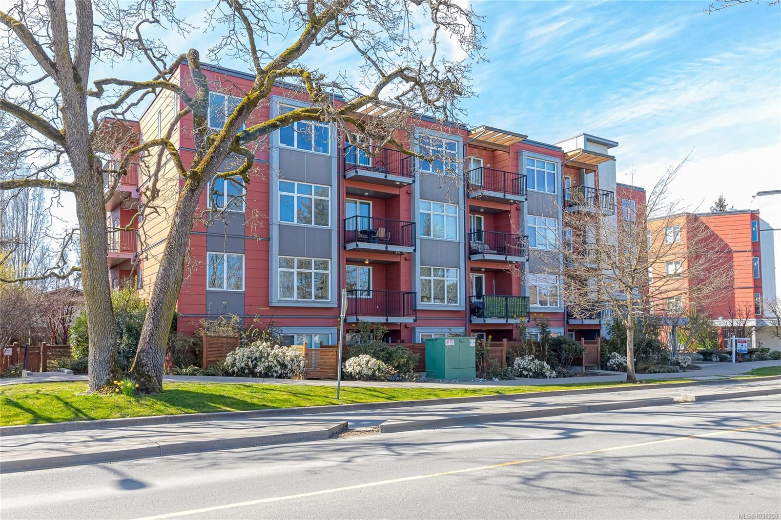 {"zip":"V8X 2E9","area":"Capital Regional District","city":"Saanich","state":"BC","country":null,"district":null,"addressKey":"2014030bordenstreetsaanich","streetName":"Borden","unitNumber":"201","neighborhood":"BRIX","streetNumber":"4030","streetSuffix":"St","communityCode":null,"streetDirection":null,"majorIntersection":null,"streetDirectionPrefix":null}