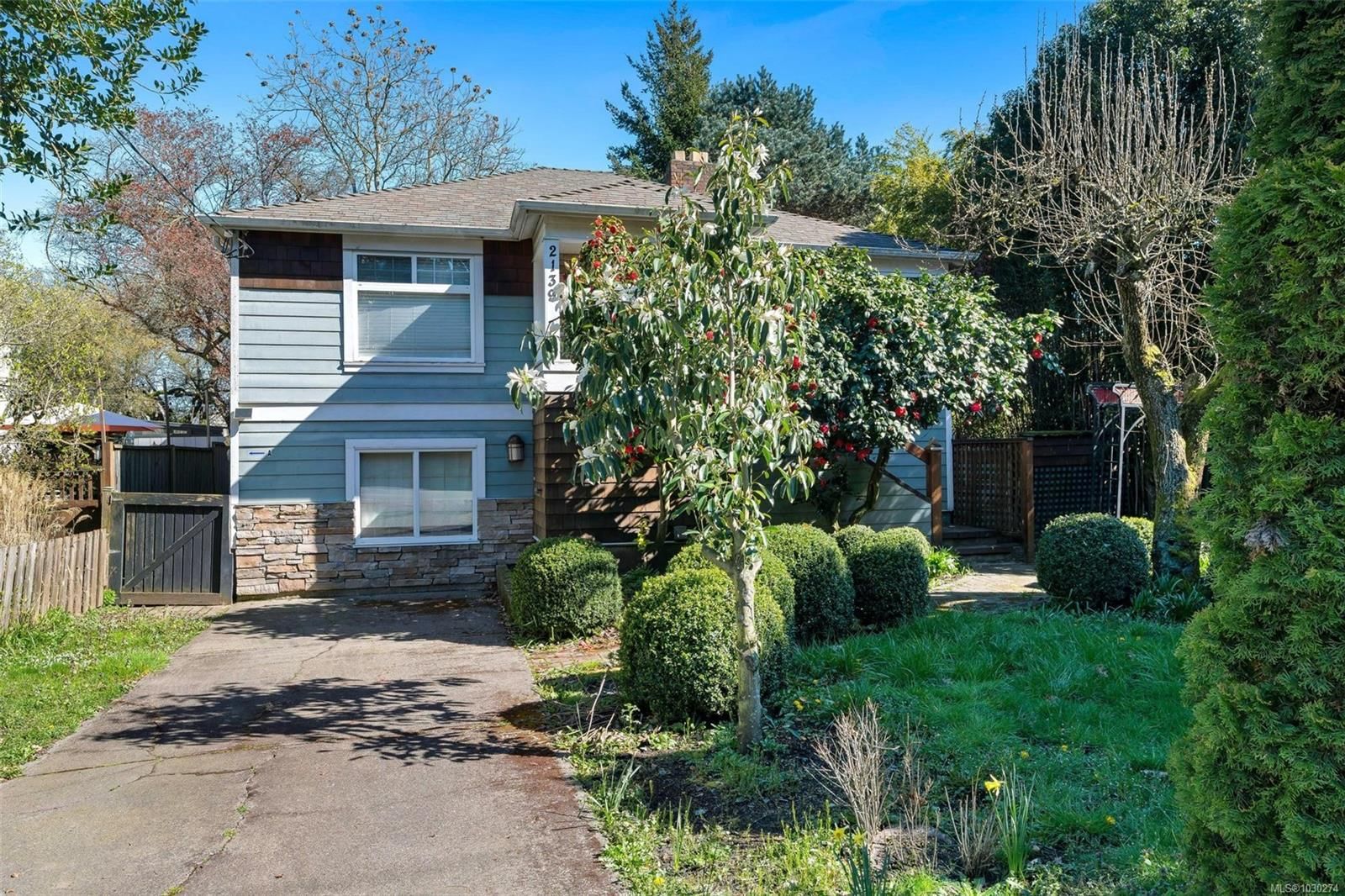 {"zip":"V8R 5B1","area":"Capital Regional District","city":"Saanich","state":"BC","country":null,"district":null,"addressKey":"2139foulbayroadsaanich","streetName":"Foul Bay","unitNumber":null,"neighborhood":"SE Camosun","streetNumber":"2139","streetSuffix":"Rd","communityCode":null,"streetDirection":null,"majorIntersection":null,"streetDirectionPrefix":null}