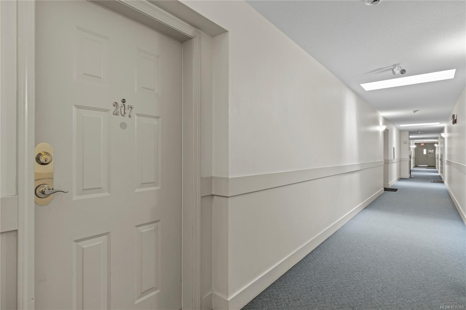 207 273 Moilliet St property photo