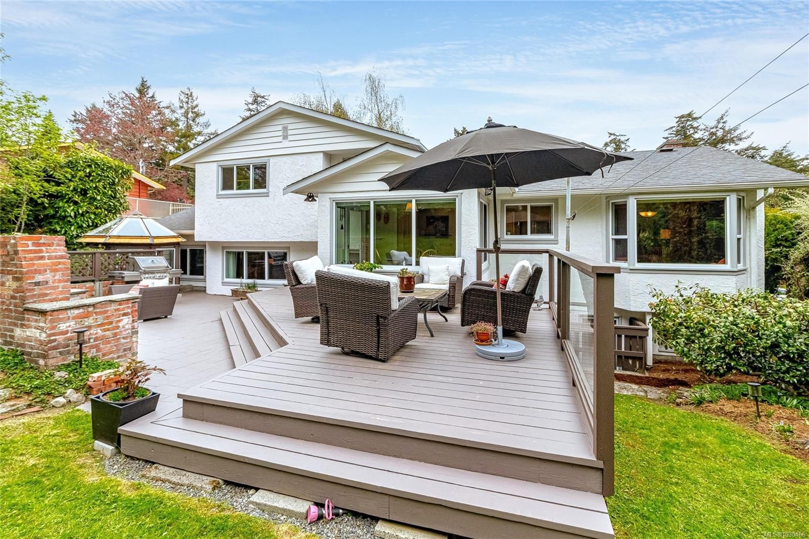 {"zip":"V8N 1J1","area":"Capital Regional District","city":"Saanich","state":"BC","country":null,"district":null,"addressKey":"2441suttonroadsaanich","streetName":"Sutton","unitNumber":null,"neighborhood":"SE Cadboro Bay","streetNumber":"2441","streetSuffix":"Rd","communityCode":null,"streetDirection":null,"majorIntersection":null,"streetDirectionPrefix":null}