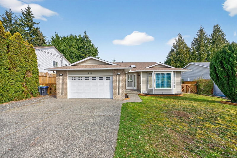921 Esslinger Rd, Parksville, British Columbia