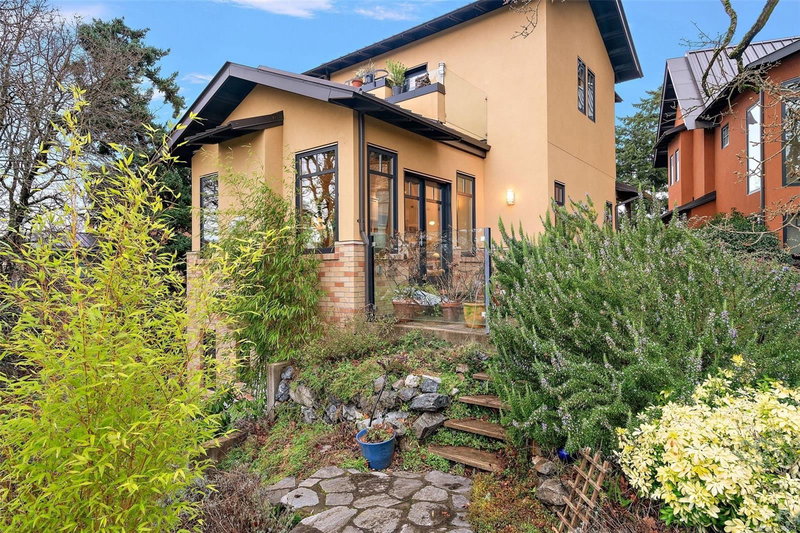 849 Dunsmuir Rd #3, Esquimalt, British Columbia