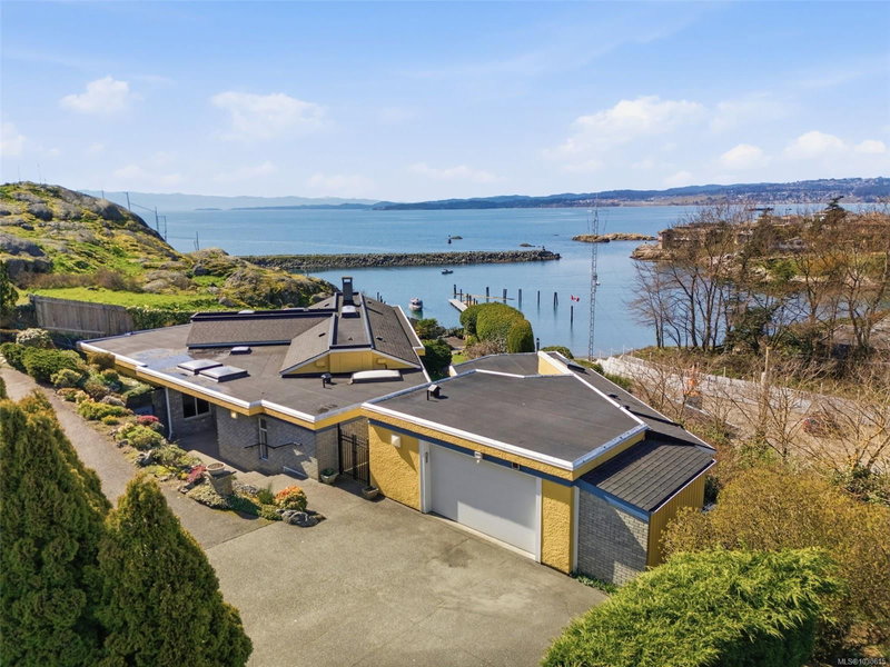 312 Clifton Terr, Esquimalt, British Columbia