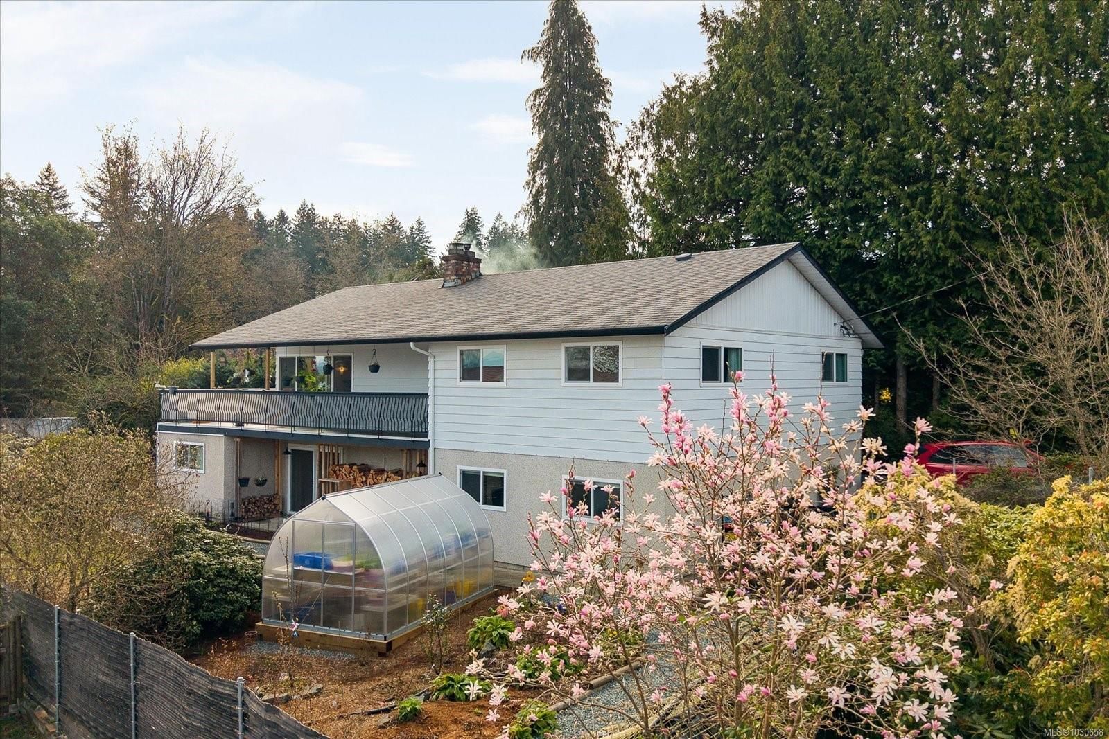 {"zip":"V9G 1Z2","area":"Cowichan Valley Regional District","city":"Saltair","state":"BC","country":null,"district":null,"addressKey":"11041chemainusroadsaltair","streetName":"Chemainus","unitNumber":null,"neighborhood":"Du Saltair","streetNumber":"11041","streetSuffix":"Rd","communityCode":null,"streetDirection":null,"majorIntersection":null,"streetDirectionPrefix":null}