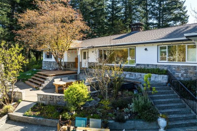 946 Klahanie Dr, Langford