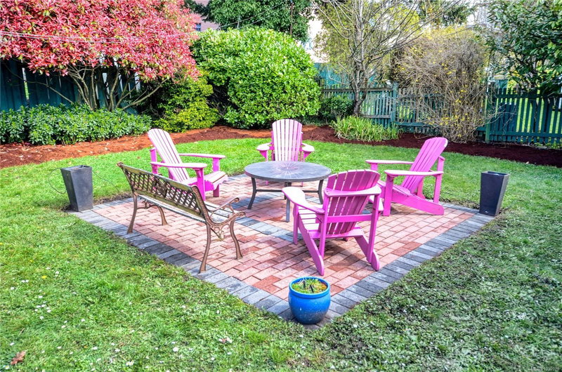 1044 Wollaston St, Esquimalt, British Columbia