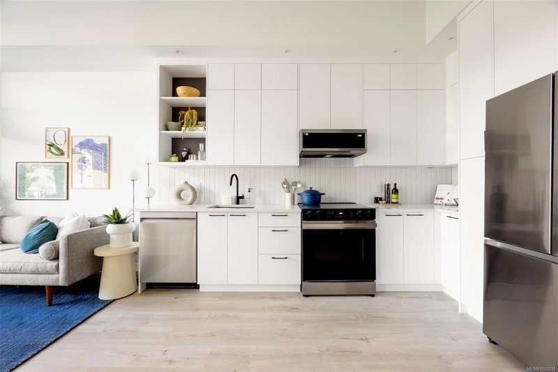 1075 Tillicum Rd #201, Esquimalt, British Columbia