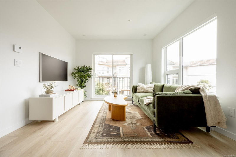 1075 Tillicum Rd #304, Esquimalt, British Columbia